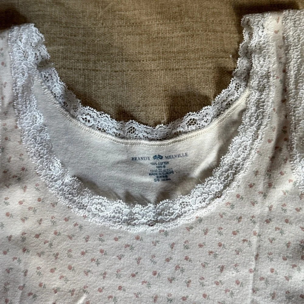 Brandy Melville Girls Cream Floral Lace Trim Cotton Tank Top. Size M